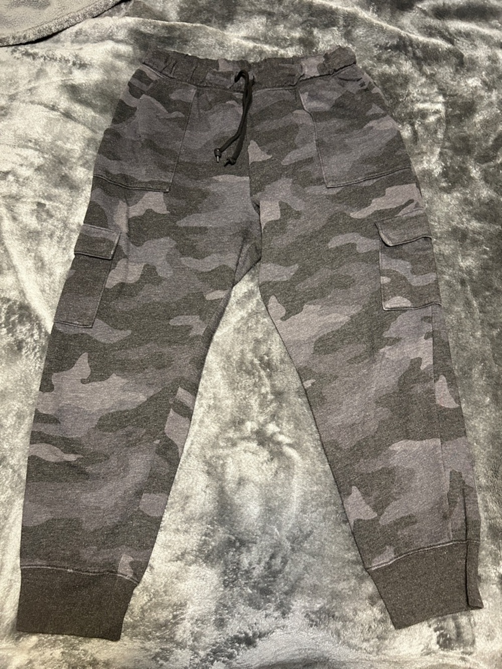 PINK Victoria's Secret Grey Camo Cargo sweatpants Joggers large